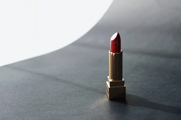 Roter Lippenstift als hochwertiges Schönheitsprodukt, Make-up und Kosmetik — Stockfoto