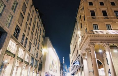 Kuzey İtalya 'nın Lombardiya bölgesinde, Milano şehir merkezindeki tarihi binalar, klasik Avrupa mimarisi