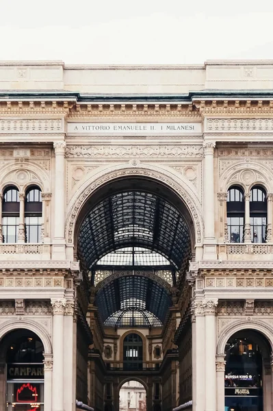 Galleria Vittorio Emanuele v Miláně, klasická evropská architektura Lombardie v severní Itálii, historická budova a slavná památka — Stock fotografie