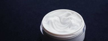 Yüz kremi nemlendirici, lüks cilt bakımı ve yaşlanma karşıtı kozmetik ürünler, minimal tasarım ve marka