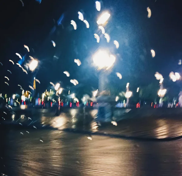 Scena astratta della città di notte a Parigi, Francia, luci sfocate — Foto Stock