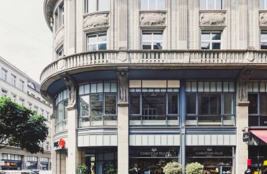 İsviçre, Zürih 'te Bahnhofstrasse, şehir merkezindeki ana şehir caddesi.