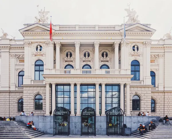 Bahnhofstrasse Zürichben, Svájcban, a belváros főutcája a belvárosban — Stock Fotó