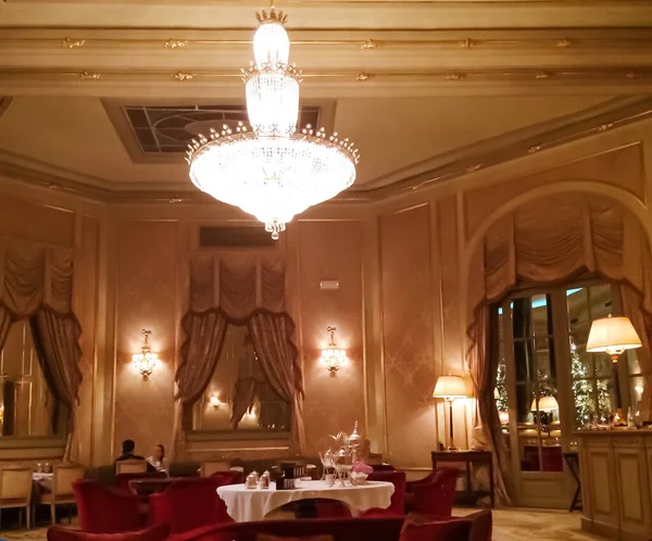 Design intérieur de luxe d'un hôtel cinq étoiles El Palace à Barcelone, Espagne — Photo