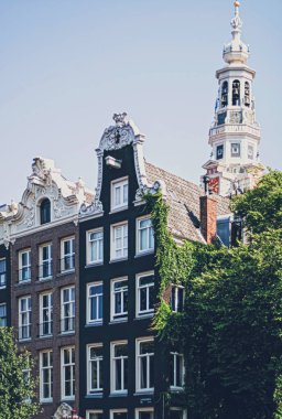 Hollanda 'daki Amsterdam şehir merkezindeki ana şehir caddesi.