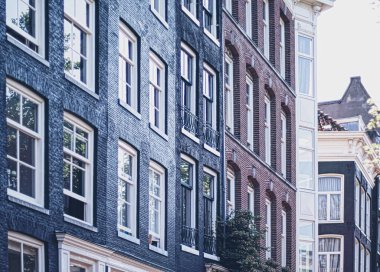 Hollanda 'daki Amsterdam şehir merkezindeki ana şehir caddesi.