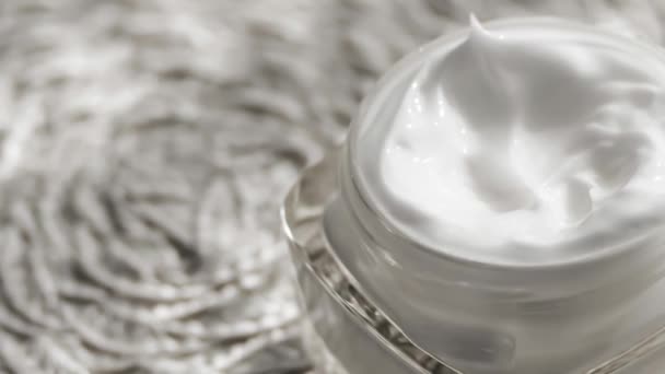 Tarro de crema facial hidratante, cuidado de la piel de lujo y cosméticos — Vídeos de Stock