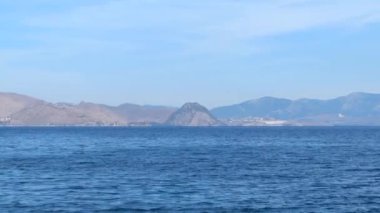 Güzel mavi deniz, yaz tatili seyahati ve tatil yeri