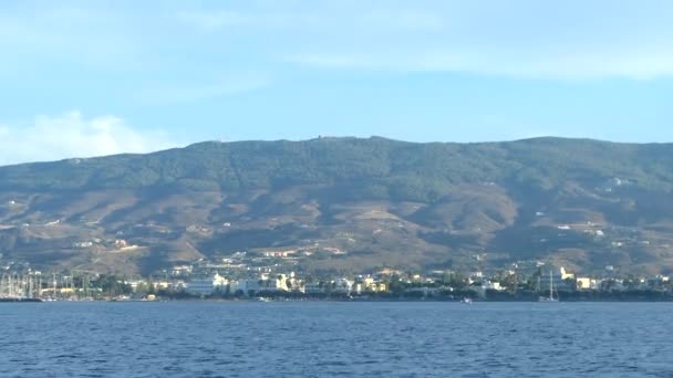 Mar azul bonito, viagens de férias de verão e destino de férias — Vídeo de Stock