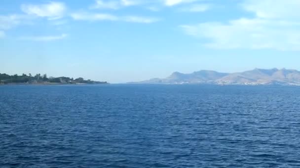 Mar azul bonito, viagens de férias de verão e destino de férias — Vídeo de Stock