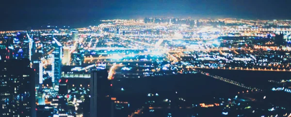 Aerial éjszakai kilátás Dubai Egyesült Arab Emírségek, nagyvárosi városkép — Stock Fotó