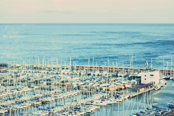 Playa y puerto en Barcelona, España — Foto de Stock