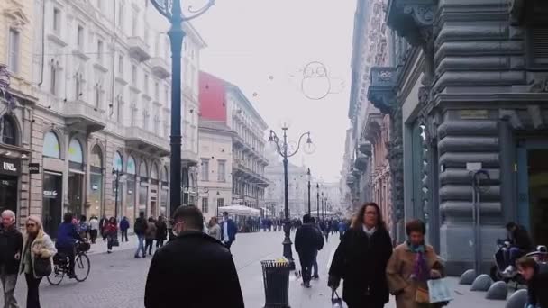 City center streets of Milan in Lombardy region in Northern Italy — Stock Video