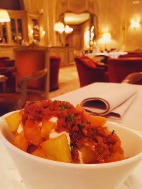 İspanya, Barselona 'da beş yıldızlı lüks bir otelde oda servisi.