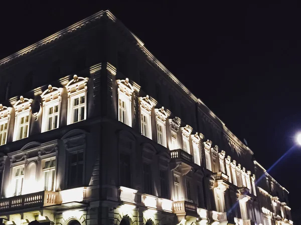 Exterior facade of classic building in the European city at night, architecture and design — Stock Photo, Image