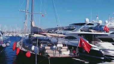 Yalikavak Marina 'daki yat kulübü, Akdeniz' de yat gezisi.