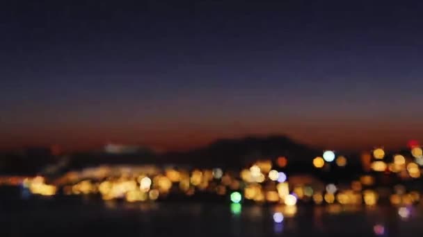 地中海沿岸の山の風景の上に夜にぼやけた夕日の時間経過,自然と旅行 — ストック動画