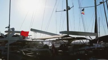 Yalikavak Marina 'daki yat kulübü, Akdeniz' de yat gezisi.