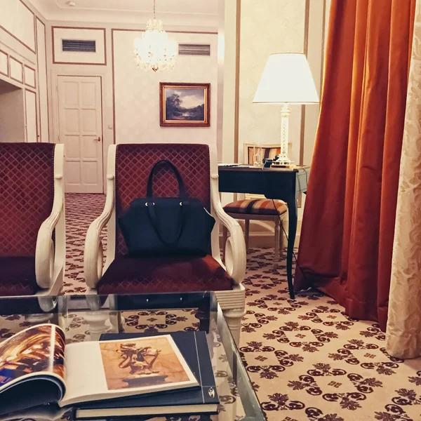 比利时布鲁塞尔五星级酒店Metropole一间客房的室内设计 — 图库照片