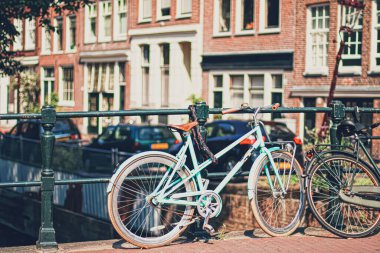 Hollanda 'daki Amsterdam şehir merkezindeki ana şehir caddesi.