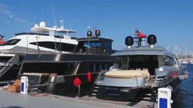 Yalikavak Marina 'daki yat kulübü, Akdeniz' de yat gezisi.