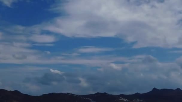 Timelapse de um céu nublado tempestade sobre a paisagem montanhosa na costa do Mediterrâneo, natureza e tempo — Vídeo de Stock