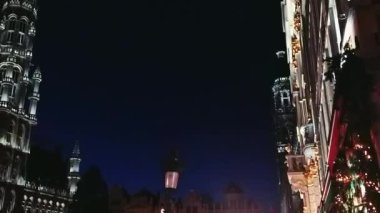 Brüksel, Belçika, mimari ve tarihi binaların gece manzarası