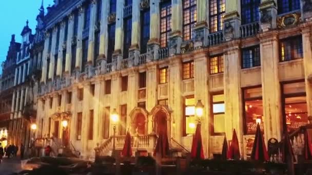 Brüsszel utcái, Belgium fővárosa, építészet és történelmi épületek az esti órákban — Stock videók