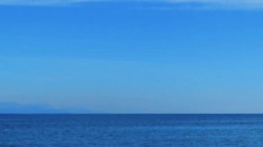 Akdeniz 'de güzel mavi deniz, yaz tatili ve tatil