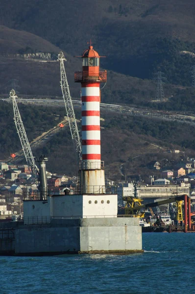 Leuchtturm für Schiffe in Noworossijsk — Stockfoto