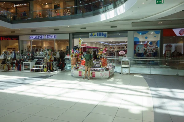 Ilustração de compras no shopping center de Mall Galleria — Fotografia de Stock