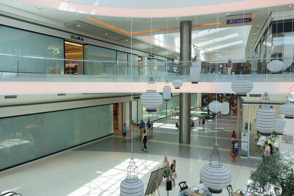 Ilustração de compras no shopping center de Mall Galleria — Fotografia de Stock