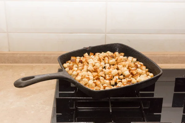 Gebakken croutons van brood — Stockfoto