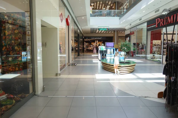 Ilustrasi belanja di pusat perbelanjaan Mall Galleria — Stok Foto