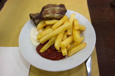 etli patates oluşan Öğle Yemeği