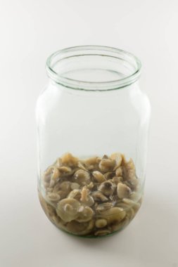 Cam Kavanoz küçük bir miktar mantar içinde