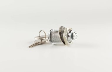 beyaz zemin üzerinde anahtar