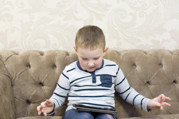 Boy sitting on the couch — Stock Photo, Image