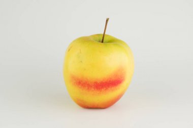 Büyük taze elma