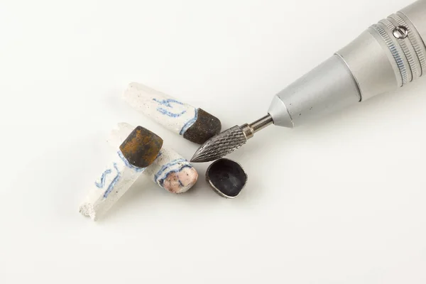 Kunstige tannkroner framstilt ved stempling – stockfoto