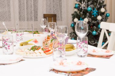 Tablo Noel için görev yaptı.