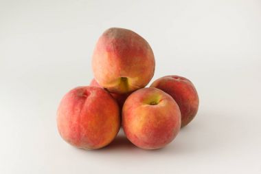 İzole taze Bahçe şeftali
