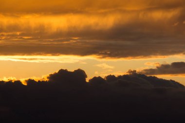 bulutlar altın renk 