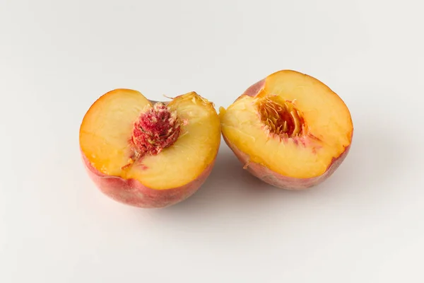 Fresh dissected peach — Stock Photo, Image