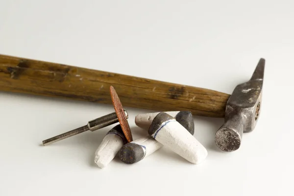 Инструменты для изготовления штампованных зубных коронок — стоковое фото