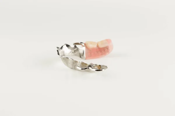 Дуговой зубной протез — стоковое фото
