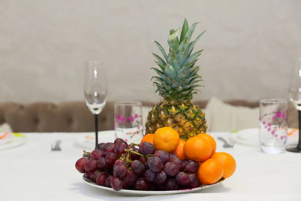 Piña de uva y mandarinas — Foto de Stock