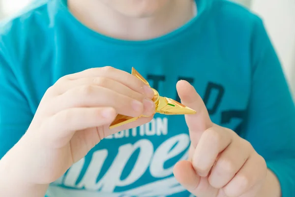 Child spins the spinner — Stock Photo, Image