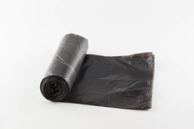 Beyaz arkaplanda izole edilmiş çöp torbaları