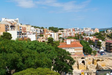 Tarragona kuzeydoğu İspanya'da bulunan bir liman kentidir